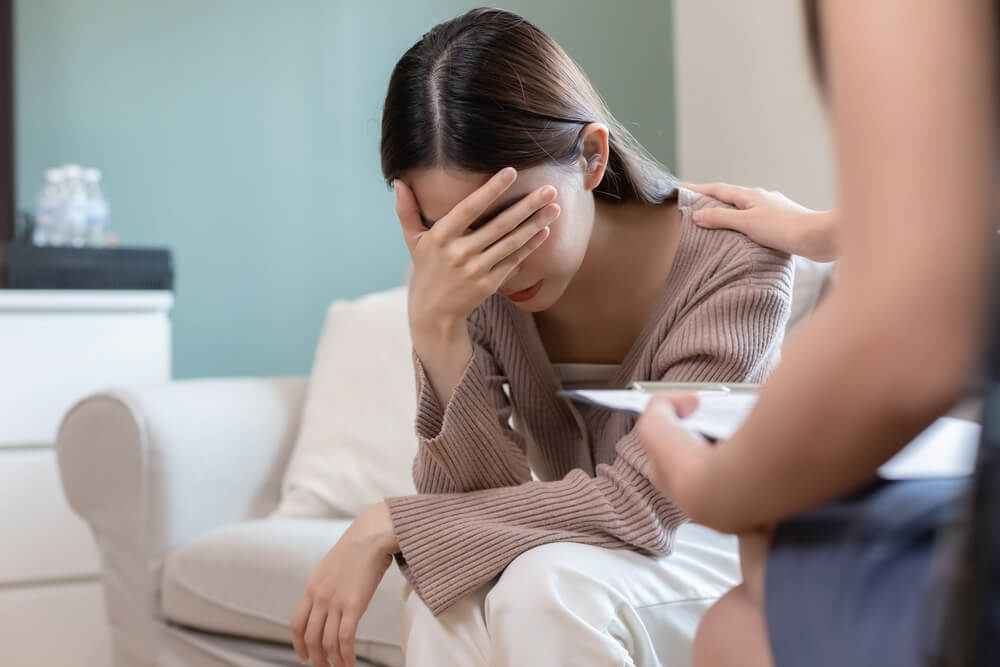 Women have mental symptoms meeting psychiatrist to treat his illness